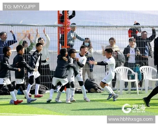 《极限球技挑战赛 模拟足球球星掌控绿茵场》