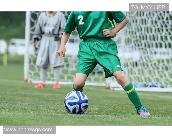 足球明星全身动感展示图集彰显绿茵场上英勇风采 足球明星全身动感展示图集彰显绿茵场上英勇风采